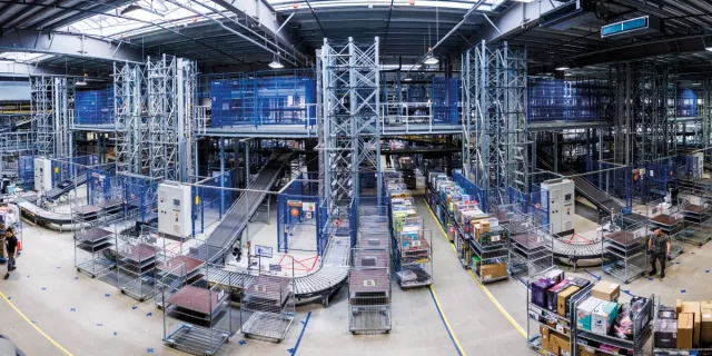 Bild: Neue Logistiklösung bei Digitec Galaxus: Einführung des ferag.skyfall Taschensorters in Wohlen