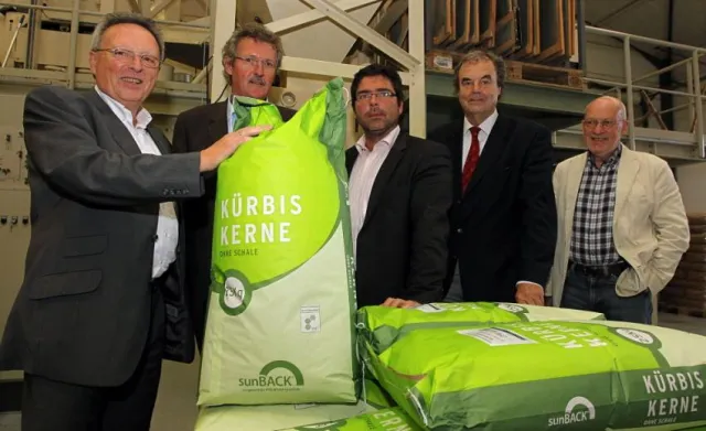 Karl-Heinz Florenz besucht die agaSAAT GmbH - Saatguthändler befürwortet einheitliche GVO-Auflagen Bild: Karl-Heinz Florenz besucht die agaSAAT GmbH - Saatguthändler befürwortet einheitliche GVO-Auflagen