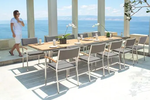 Bild: Treffpunkt Ostertafel ZEBRA bietet eine große Vielfalt hochwertiger Gartentische