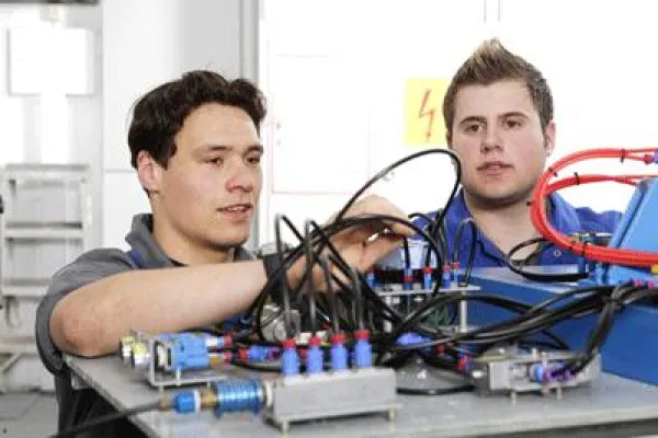 Countdown läuft für den neuen Studiengang Vertriebsingenieurwesen Bild: Countdown läuft für den neuen Studiengang Vertriebsingenieurwesen