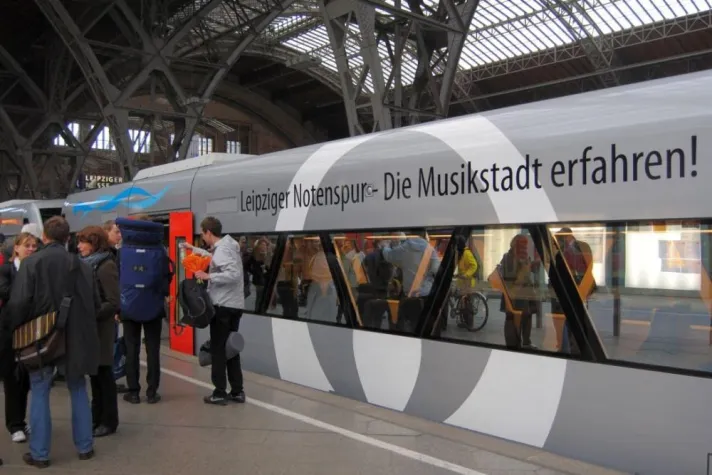 Bild: Jetzt ist Richard Wagner am Zug - Aktion von Notenspur, Oper und Veolia im Notenspur-Zug am 12. Februar