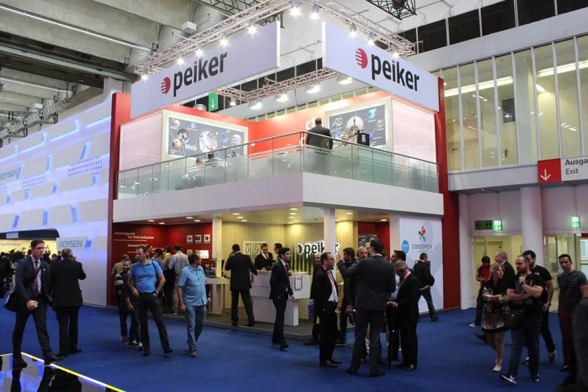 IAA 2015: die Messepräsenz von pei tel auf dem Stand der peiker acustic