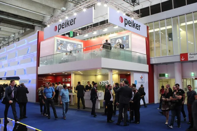 Bild: Großes Interesse: pei tel punktet mit neuem Autotelefon auf IAA