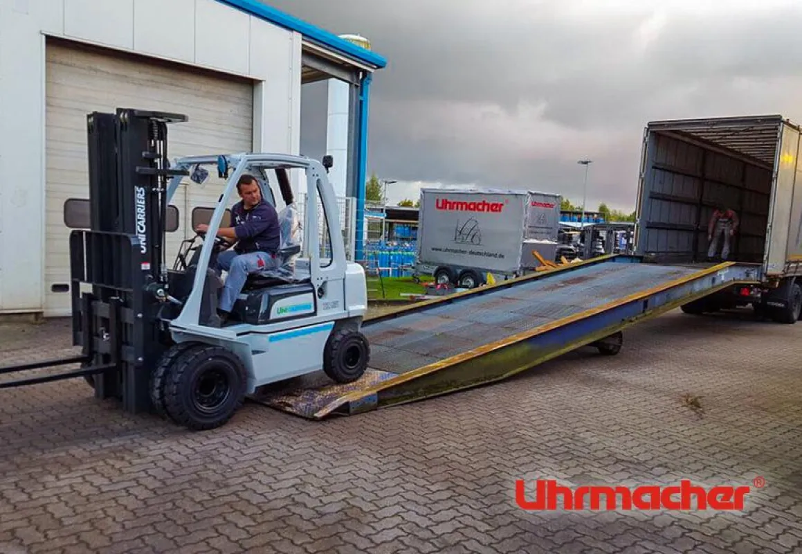 Immer wieder spannend....  ©Uhrmacher Industriefahrzeuge KG