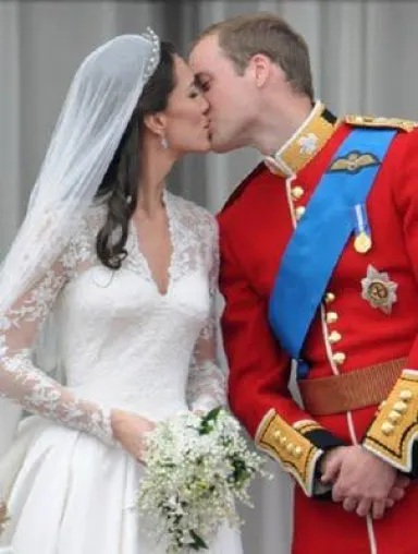 Bild: Kate und William: Ein Kuss verrät, wer die Hosen WIRKLICH an hat…