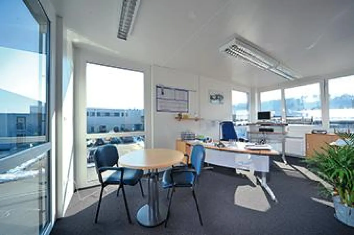 Büro- und Verwaltungsgebäude aus PLUS-Containern