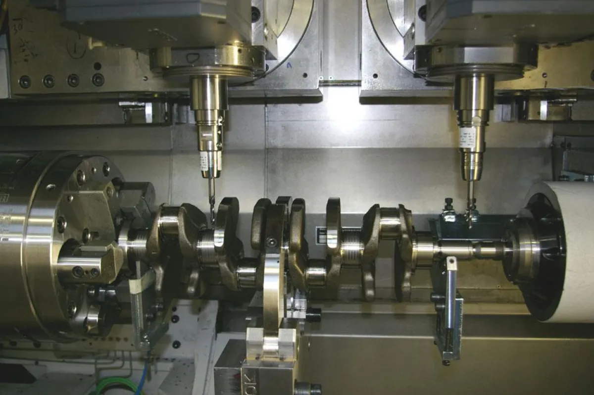 CNC-Drehmaschine NG 250: Beide Bohrspindeln im Eingriff