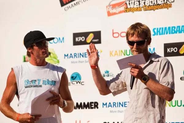 Bild: Gott ist ein Wakeboarder