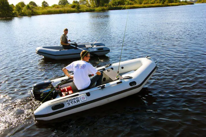 Bild: RIB-Schlauchboote mit integriertem Sicherheitsring