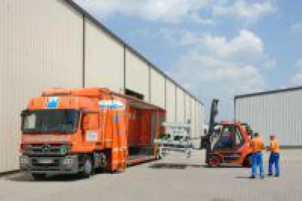Bild: In Baden-Württemberg wird eine Spedition noch leistungsstärker: Lagerfläche, Logistik und Transport-Ka