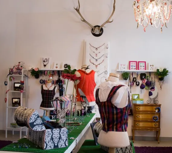 Bild: Alpenflüstern eröffnet Stüberl (Showroom) in München