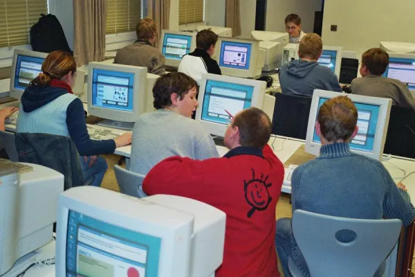 Bild: Mit Bits und Grips steht Schülerteam ganz weit vorne in weltweitem Wettbewerb - 2. Platz im Bereich EMEA