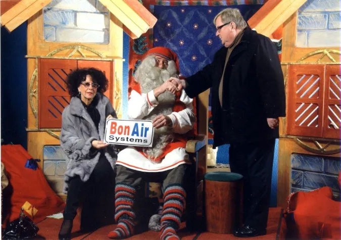 Bild: Weihnachtsmann trifft Hightech: Saubere Luft am Polarkreis dank ozonerzeugender UV-Lampen von Heraeus