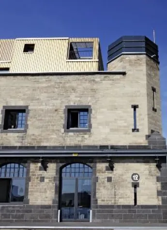 Zollhalle 12: „Schmuckstück“ im Kölner Rheinauhafen Bild: Zollhalle 12: „Schmuckstück“ im Kölner Rheinauhafen