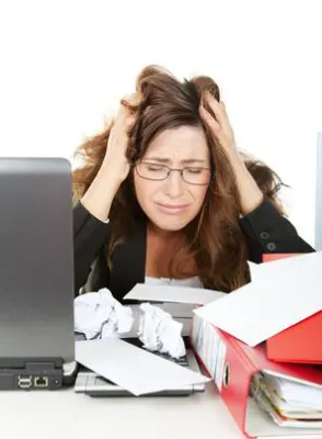 Schluss mit Unordnung und Chaos auf dem Schreibtisch Bild: Schluss mit Unordnung und Chaos auf dem Schreibtisch