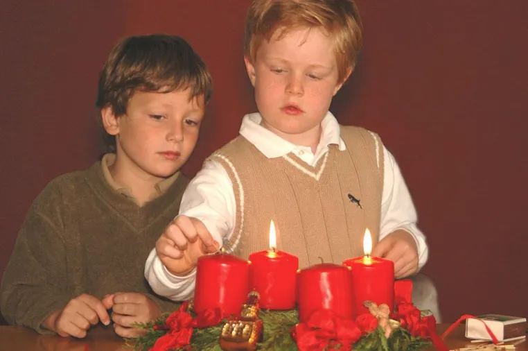 Bild: Bvbf: Damit es in der Adventszeit nicht "brenzlig" wird: Vorsicht bei Kerzenschein