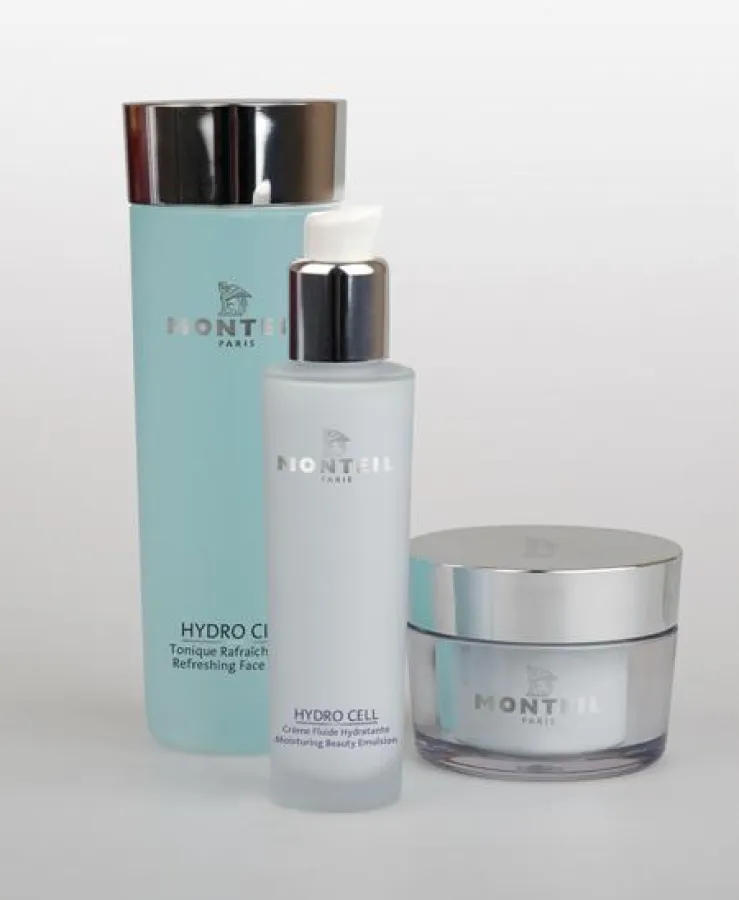 Die in den Hydro Cell Produkten enthaltenen hochwirksamen Hydro-Aktiv-Faktoren versorgen die Haut intensiv mit Feuchtigkeit und helfen bei der Entgiftung der Zellen.