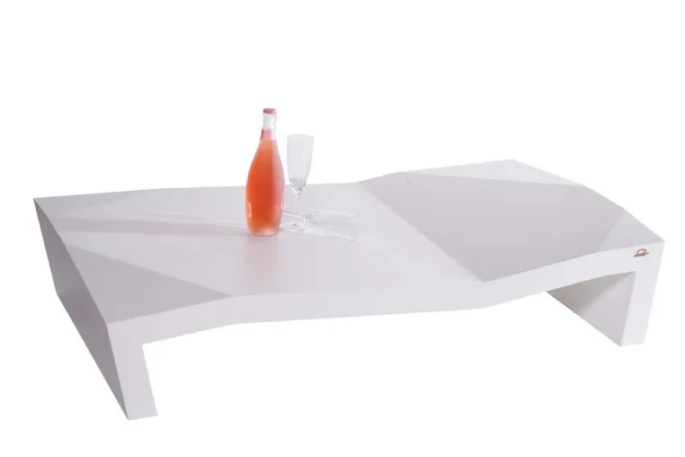 Overfly: Ein Couchtisch hebt ab – mit Kurs auf den German Design Award 2015 Bild: Overfly: Ein Couchtisch hebt ab – mit Kurs auf den German Design Award 2015