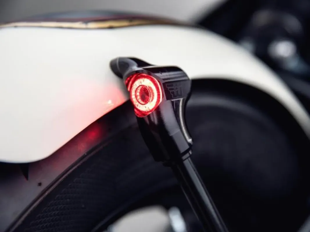 Motorrad-Kotflügel-Streben mit integrierten LED-Blinker, Rück- und Bremslicht