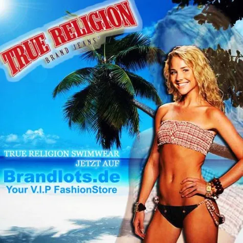 Bild: Mit True Religion Swimwear der Blickfang am Strand