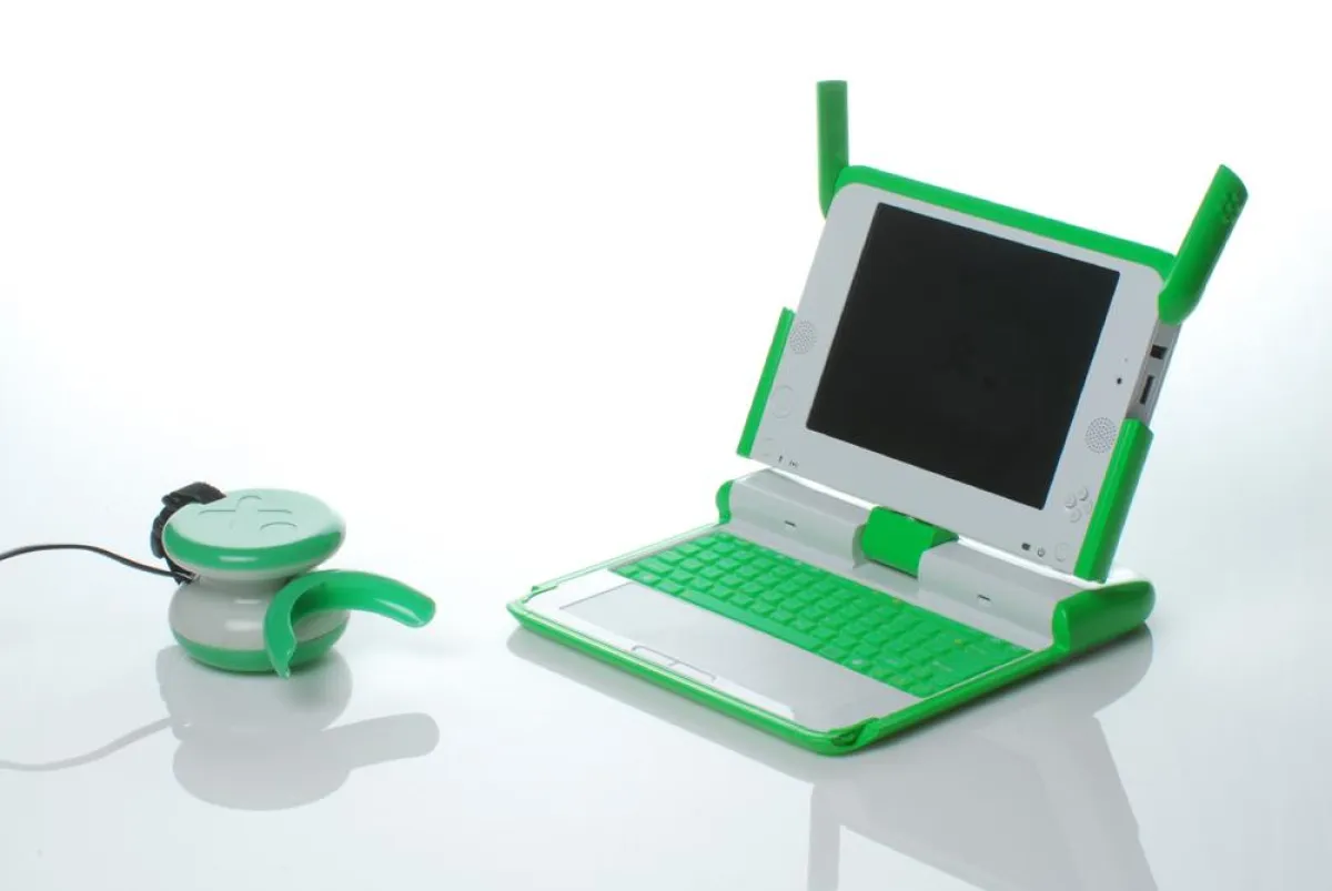XO-Laptop für Kinder von Nicolas Negroponte + Yves Behar, 2007