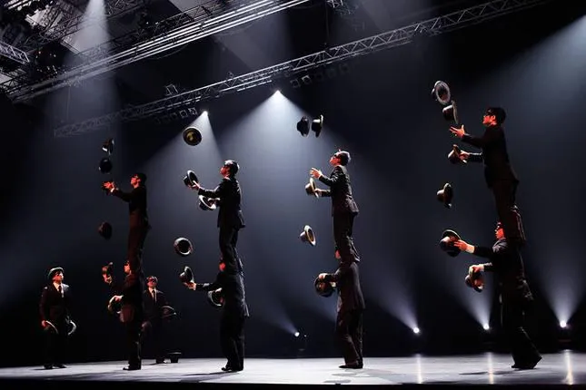 Pferdekünste, Meisterartisten und Lichtwelten: André Hellers neue Show MAGNIFICO kommt nach Hamburg Bild: Pferdekünste, Meisterartisten und Lichtwelten: André Hellers neue Show MAGNIFICO kommt nach Hamburg