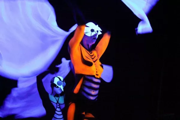 Bild: Die Insekten krabbeln wieder - Die Schwarzlichtshow „Animatix Lux“ in Köln