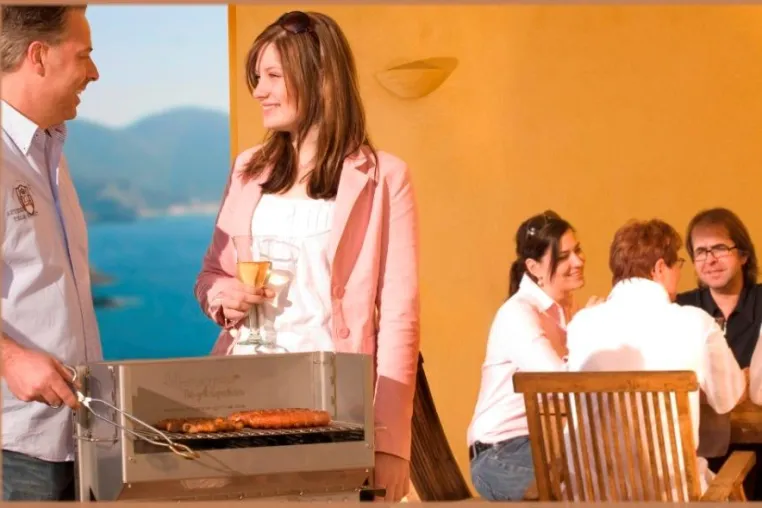 Neuer Anbieter hochwertiger Holzkohlegrills Bild: Neuer Anbieter hochwertiger Holzkohlegrills