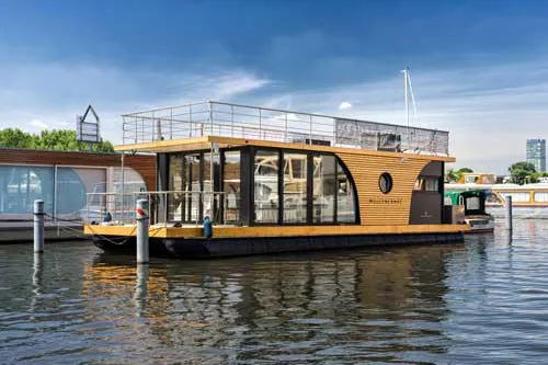 Floating Office Berlin: Schwimmendes Büro zum inspirierten Arbeiten auf dem Wasser Bild: Floating Office Berlin: Schwimmendes Büro zum inspirierten Arbeiten auf dem Wasser