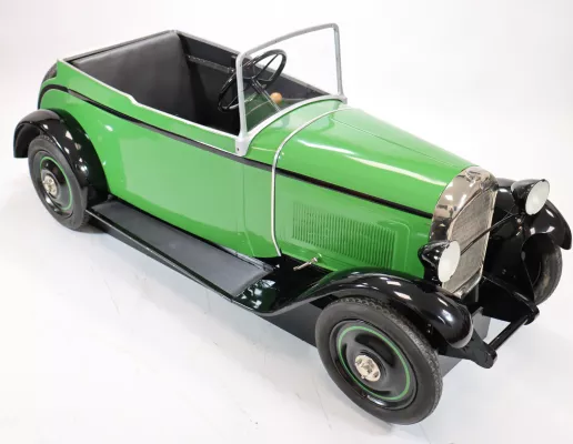 Bild: Nicola Classics versteigert historische Hollers Kinderfahrzeuge Museums-Sammlung 