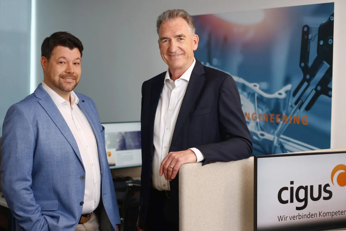 Jens Feuerlein (links) übernimmt die Geschäftsführung der cigus GmbH von Joachim Lang (© cigus GmbH / Alexander Kaya)
