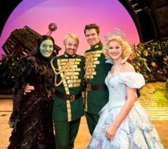 Bild: TV-Star Ross Antony taucht in die Musicalwelt von WICKED ein