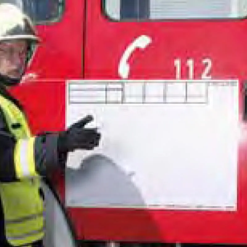Haftet dank statischer Aufladung auch auf Fahrzeugen: Taktifol Fire
