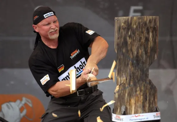 Dirk Braun verteidigt bei der STIHL® TIMBERSPORTS® Europameisterschaft 2008 seinen Titel Bild: Dirk Braun verteidigt bei der STIHL® TIMBERSPORTS® Europameisterschaft 2008 seinen Titel