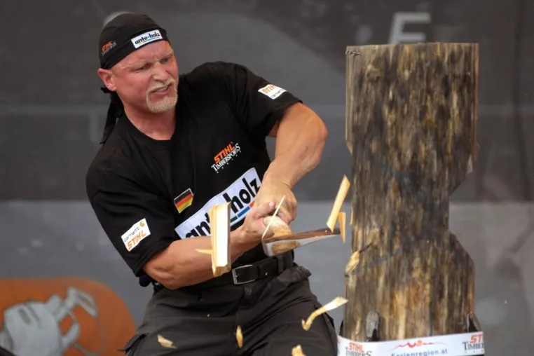 Bild: Dirk Braun verteidigt bei der STIHL® TIMBERSPORTS® Europameisterschaft 2008 seinen Titel