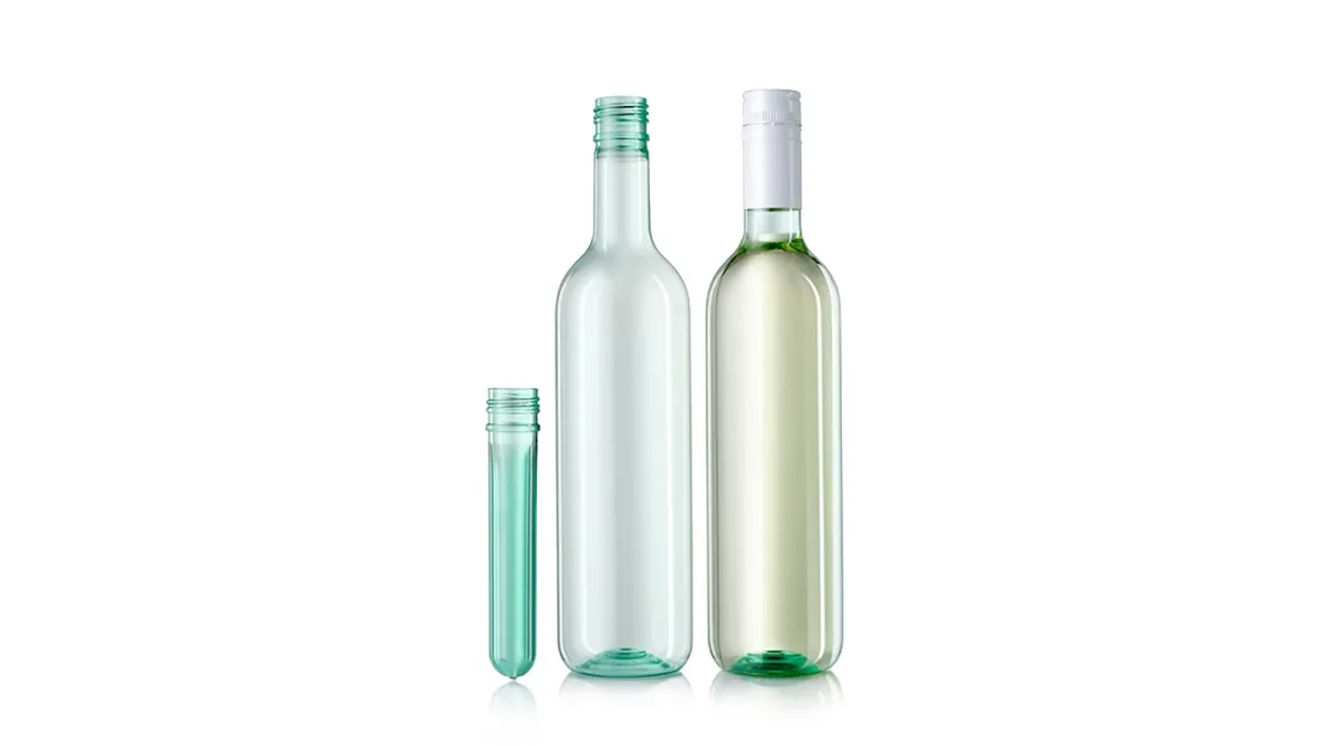 Die neue 0,75-Liter-PET-Flasche von Alpla wiegt nur 50 Gramm – und überzeugt mit der Optik. (© ALPLA )