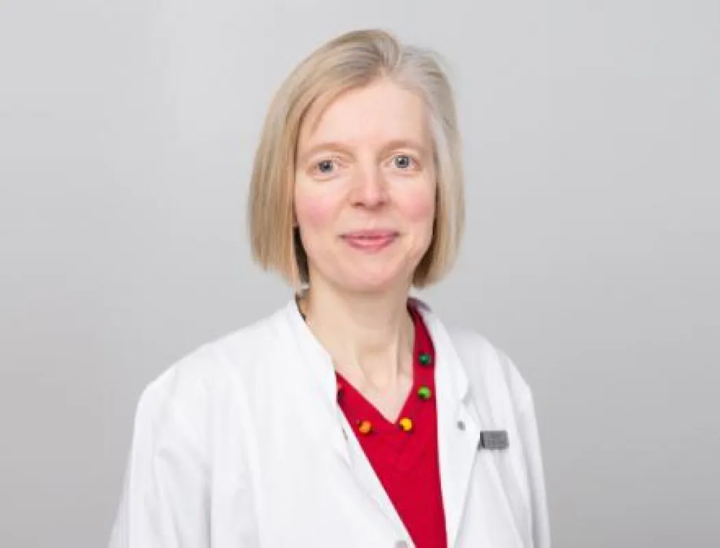Dr. med. Annette Walter OÄ, Sektionsleitung Neuroimmunologie im Klinikum Herford trägt vor.