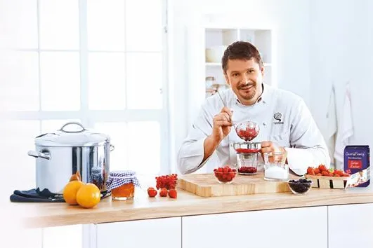 Köstliche Kooperation - Konditorweltmeister Bernd Siefert und Zuckerexperte SweetFamily Bild: Köstliche Kooperation - Konditorweltmeister Bernd Siefert und Zuckerexperte SweetFamily