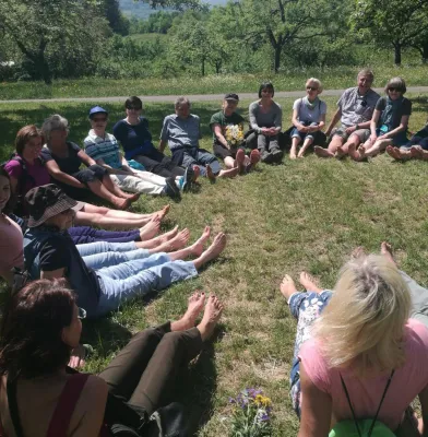 Achtsamkeitswanderung am 26.05.2019 der Projektgruppe Bewegung des AK Gesunde Gemeinde Eningen Bild: Achtsamkeitswanderung am 26.05.2019 der Projektgruppe Bewegung des AK Gesunde Gemeinde Eningen