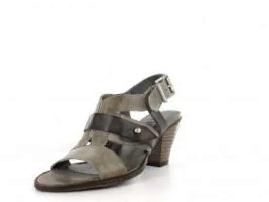 Bild: Damen-Sandalen in Übergröße - der Trendschuh für die warme Jahreszeit