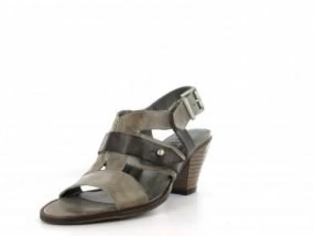 Bild: Damen-Sandalen in Übergröße - der Trendschuh für die warme Jahreszeit