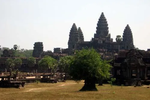 Der Park von Angkor/Kambodscha – Naturstein Prüfverfahren, Restaurierung und Konservierung Bild: Der Park von Angkor/Kambodscha – Naturstein Prüfverfahren, Restaurierung und Konservierung