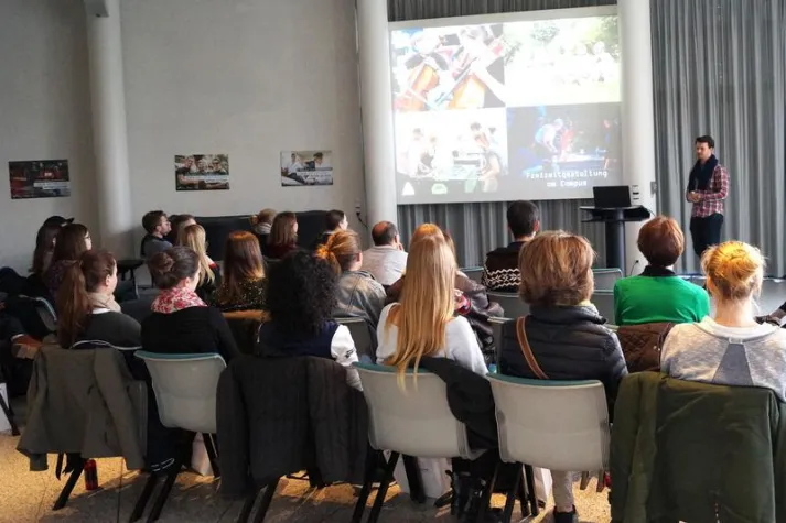 Bild: Freiheitlich lehren und lernen