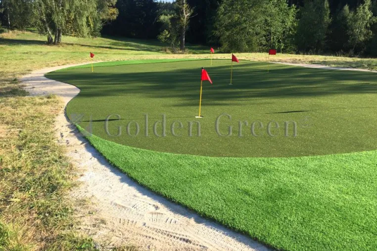Bild: Kunstrasen Putting Greens aus Nylon für seriöses Putt-Training.