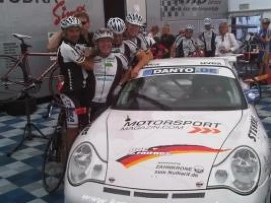 Bild: Danto GmbH spendet 1.000,- Euro für Charity-Aktion beim 24-Stunden-Radrennen am Nürburgring