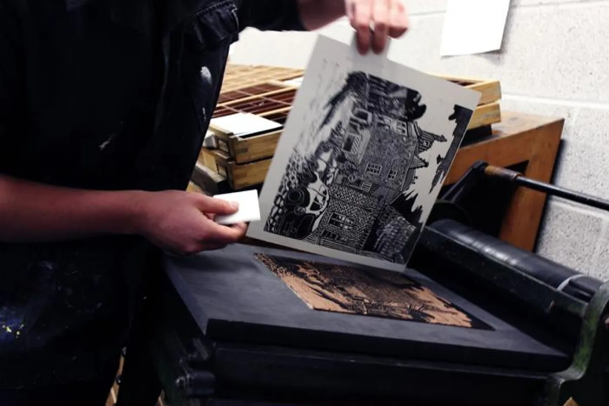 Linoldrucke ?Schwarz Weiss Wismar? Foto © Maximilian Gotthold