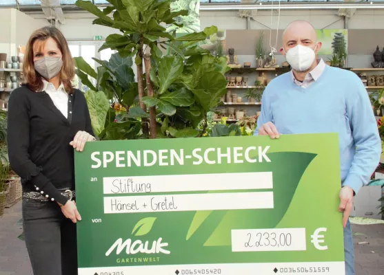 Bild: Mauk Gartenwelt spendet 2.233,- Euro an Deutsche Kinderschutzstiftung Hänsel+Gretel