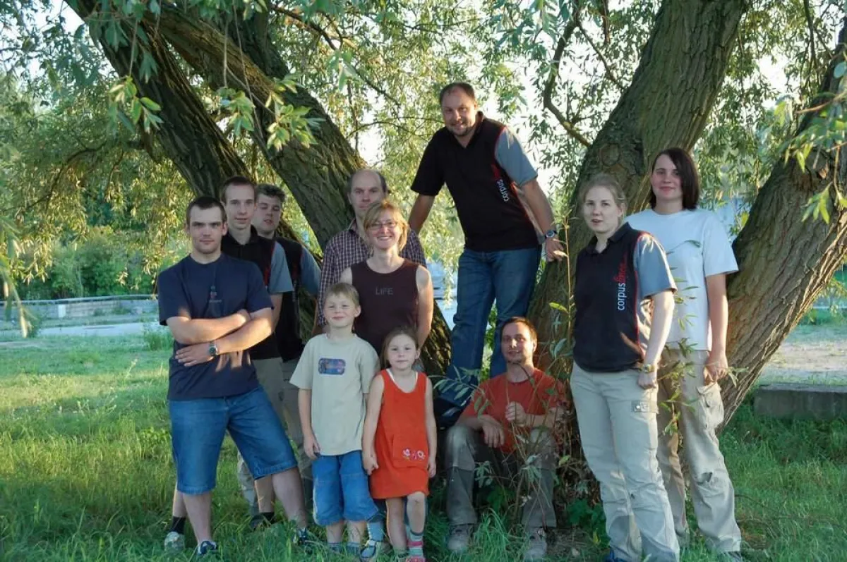 Die CorpusLinea Familie hat einen neuen Lehrling (Pascal Broszeit – ganz links)