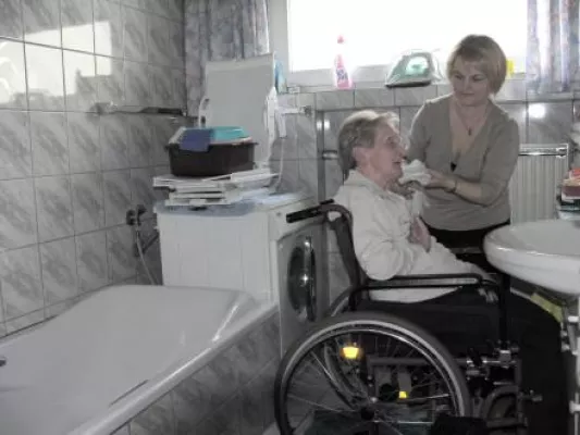 Pflegebedürftig und hilflos, aber bitte bitte - nicht ins Heim Bild: Pflegebedürftig und hilflos, aber bitte bitte - nicht ins Heim