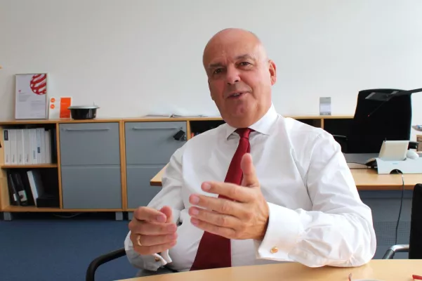 Bild: Herzlicher Abschied bei der GN Hearing GmbH: Bernd von Polheim (69) geht in den Ruhestand